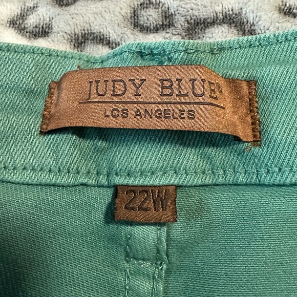 Judy Blue Breakfast at Tiffany's Topaz High Rise Tummy Control Flare Jeans - Picture 5 of 6